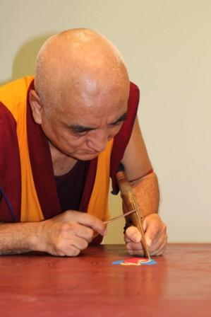 m_rinpoche et suite du mandala.jpg